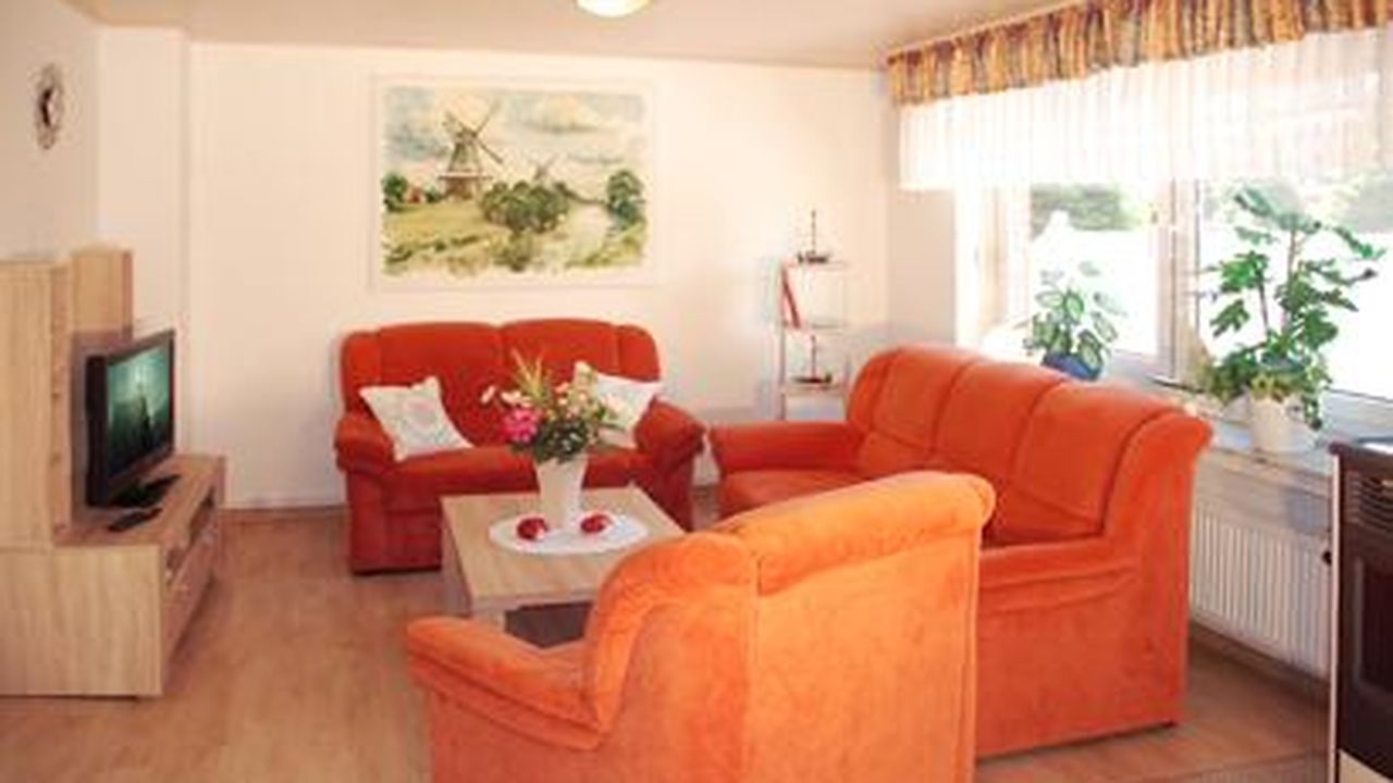 Emsstrom das_helle_Wohnzimmer_mit_Kamin Emsstrom das_helle_Wohnzimmer_mit_Kamin